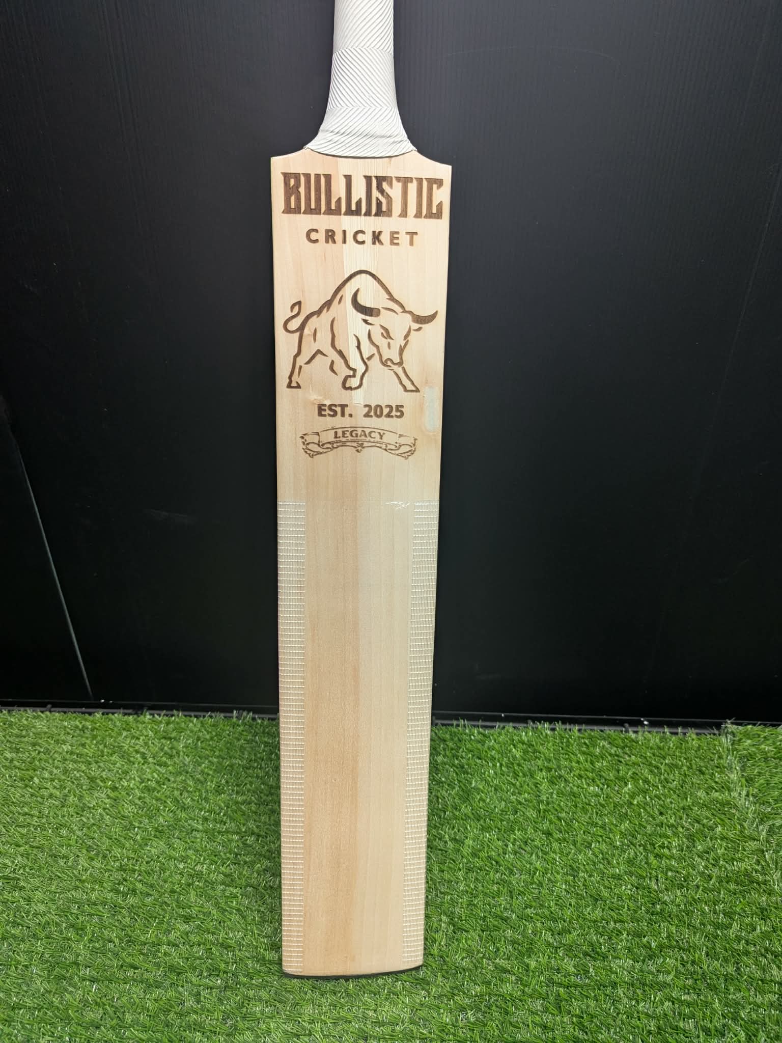 Bullistic Heritage Legacy – Fully Engraved Grade 2 English Willow (1214g / 2.11)