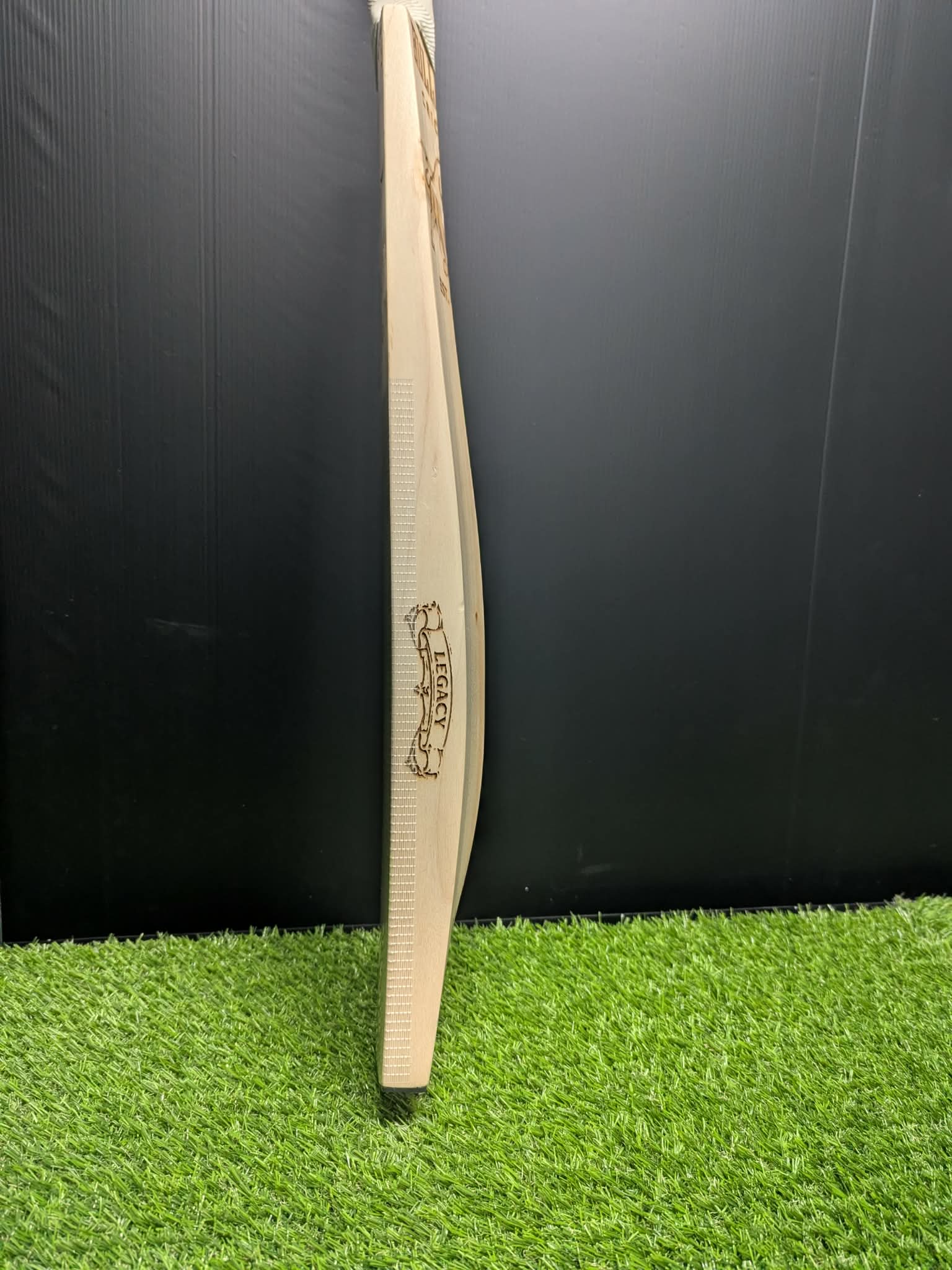 Bullistic Heritage Legacy – Fully Engraved Grade 2 English Willow (1214g / 2.11)