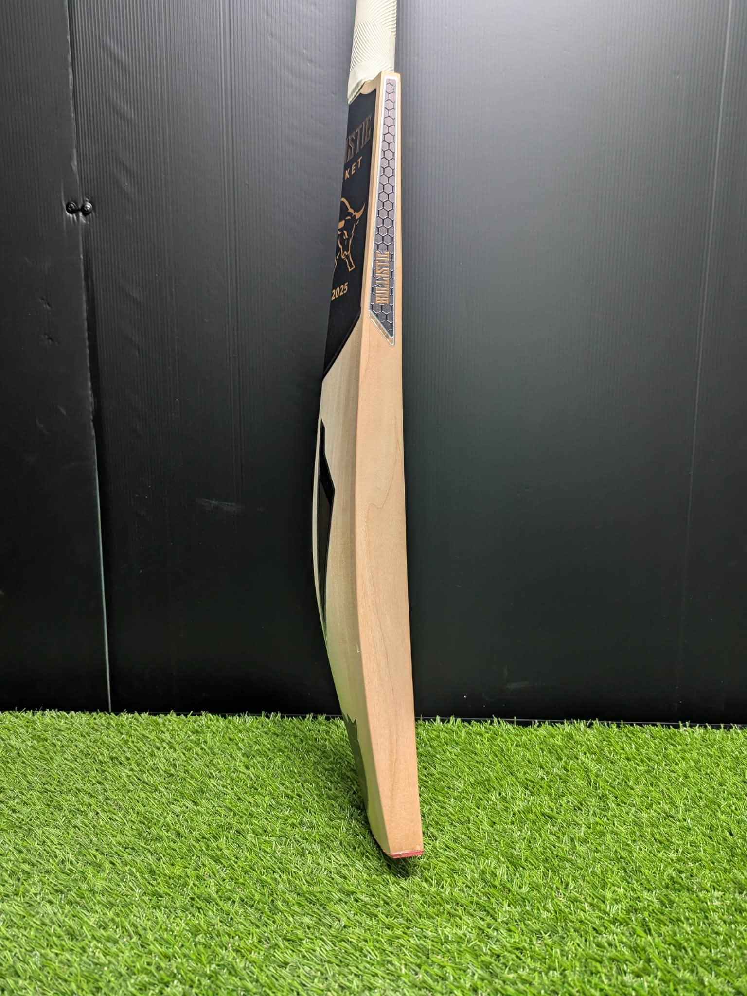 Bullistic Heritage Elite – Grade 2 English Willow (1158g / 2.9)