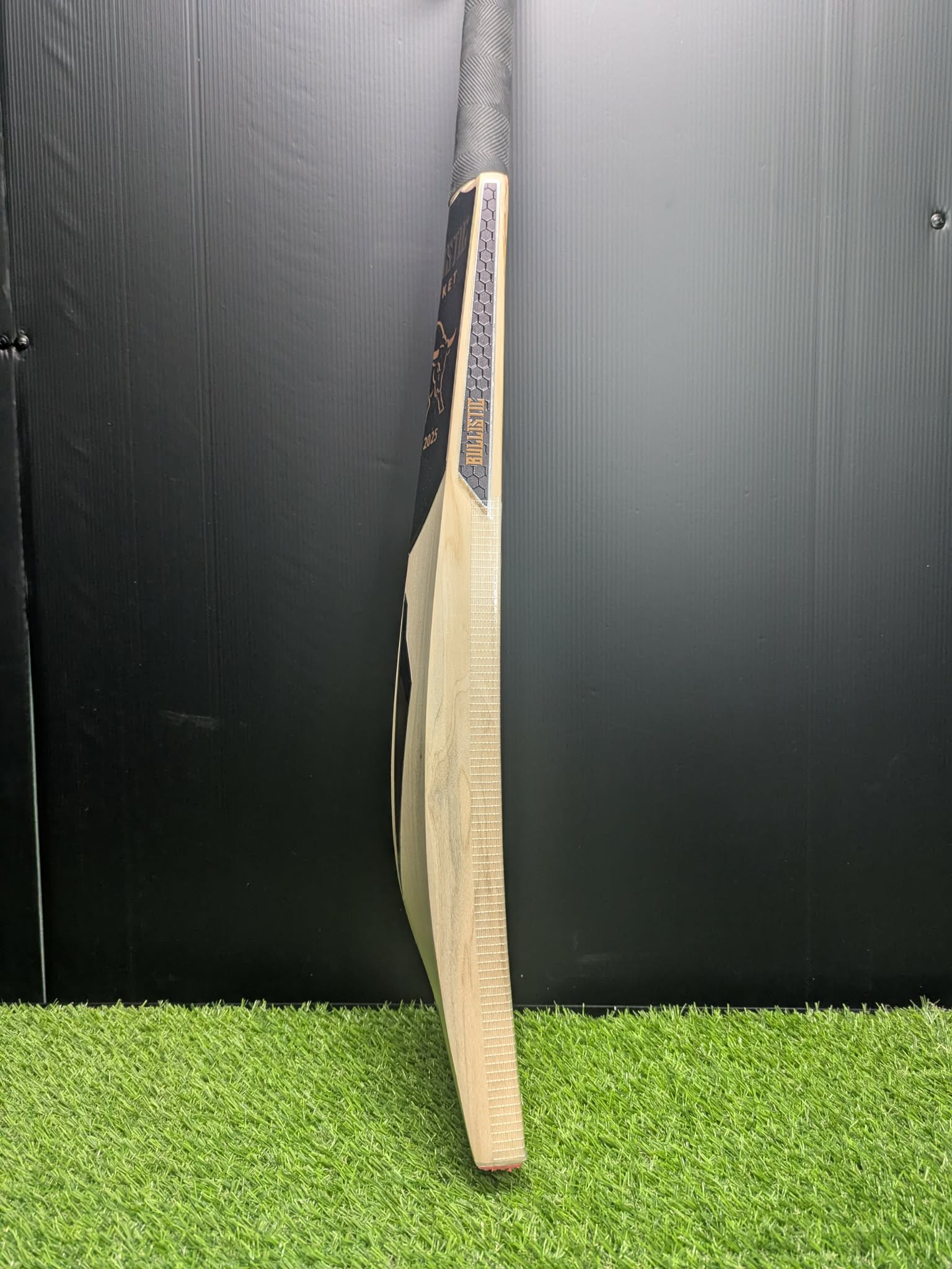 Bullistic Heritage Signature – Grade 2 English Willow (1166g / 2.9)