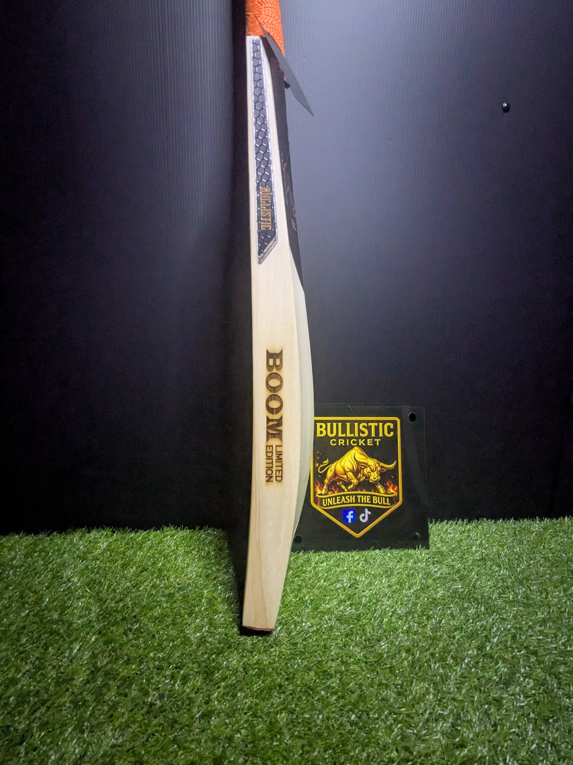 Bullistic BOOM Retro English Willow Cricket Bat 1301g - Grade 2 SH