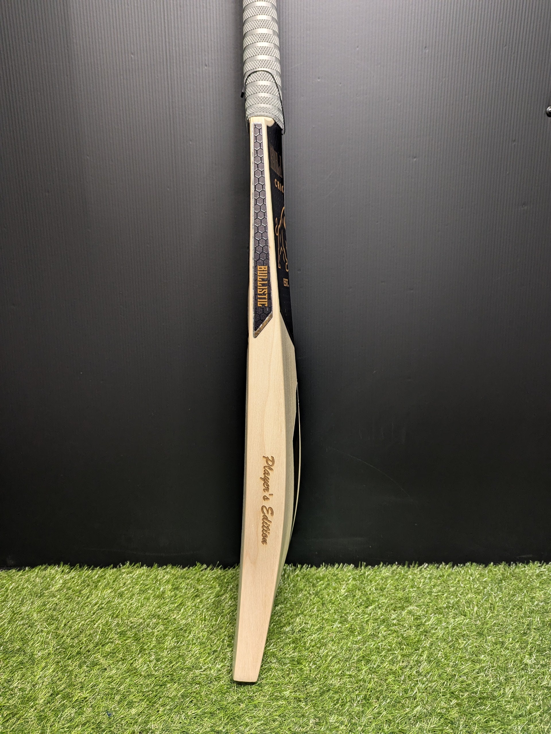 Bullistic Elite Player Grade English Willow | Short Handle | 1181g (2lb 10oz)