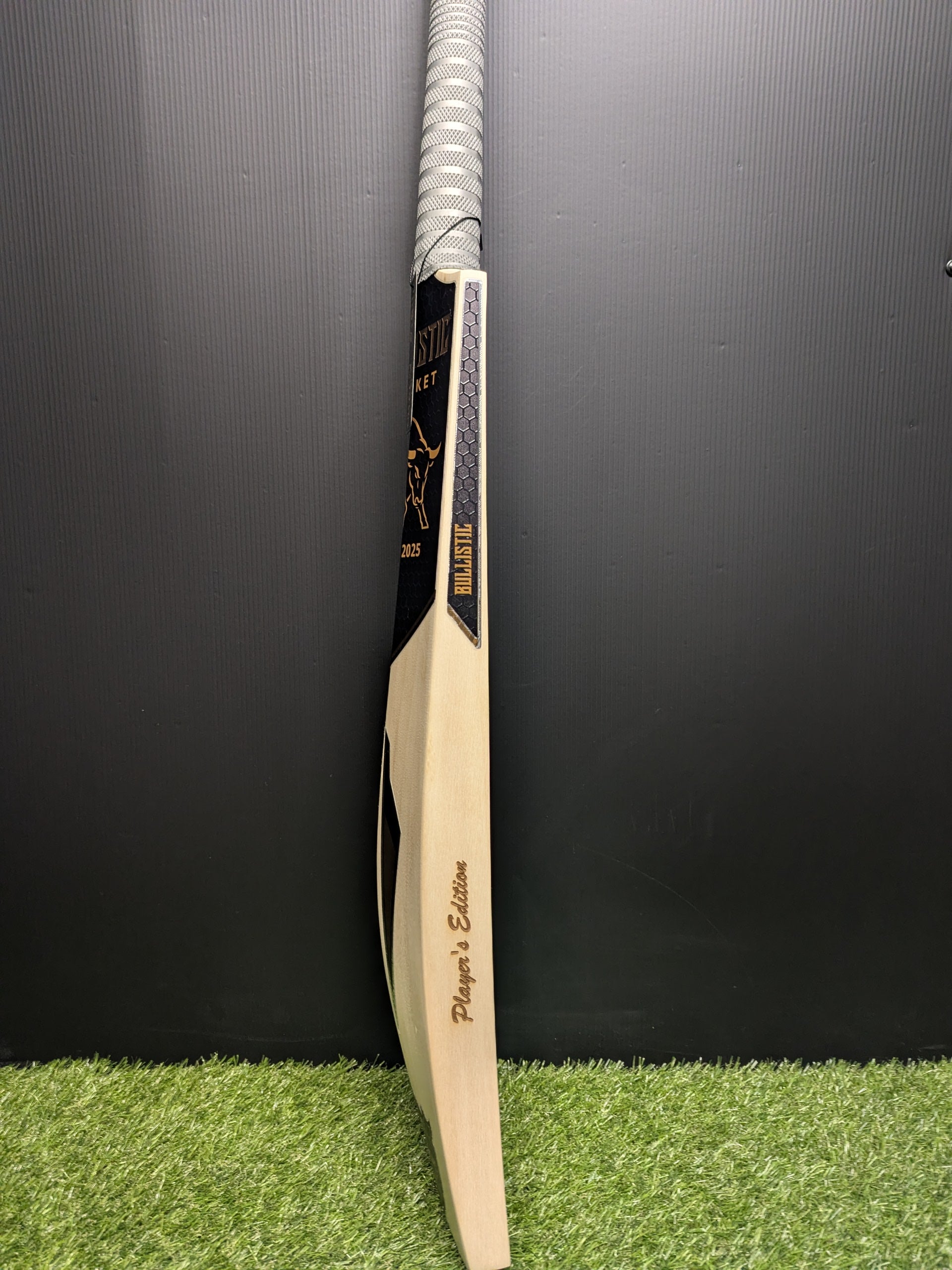 Bullistic Elite Player Grade English Willow | Short Handle | 1181g (2lb 10oz)