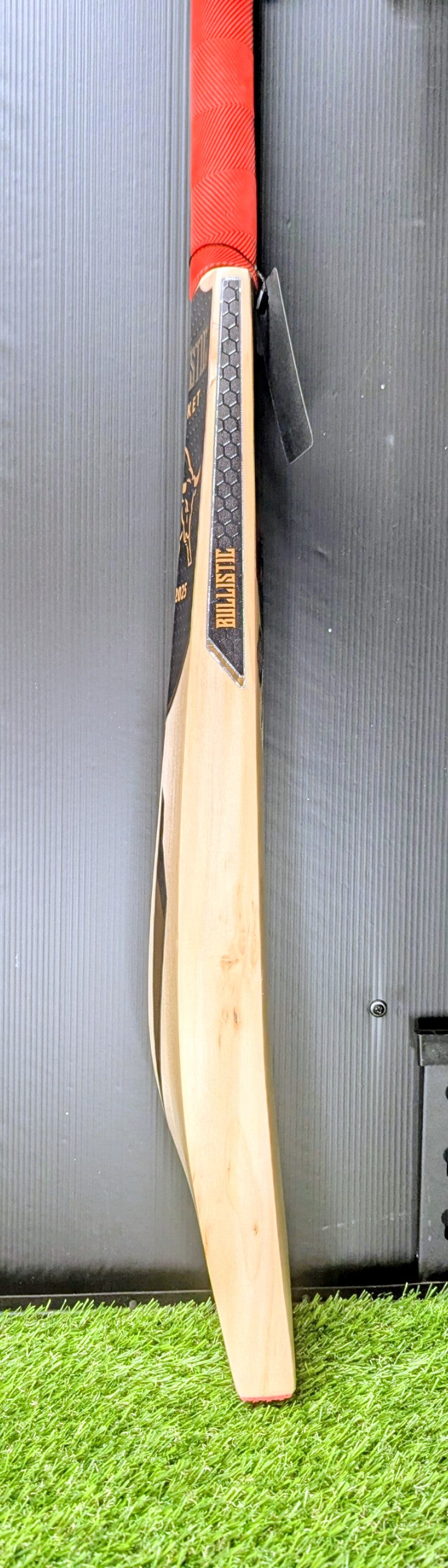 Bullistic Warlord 
Grade 3 English Willow SH 1131g 2.8lbs