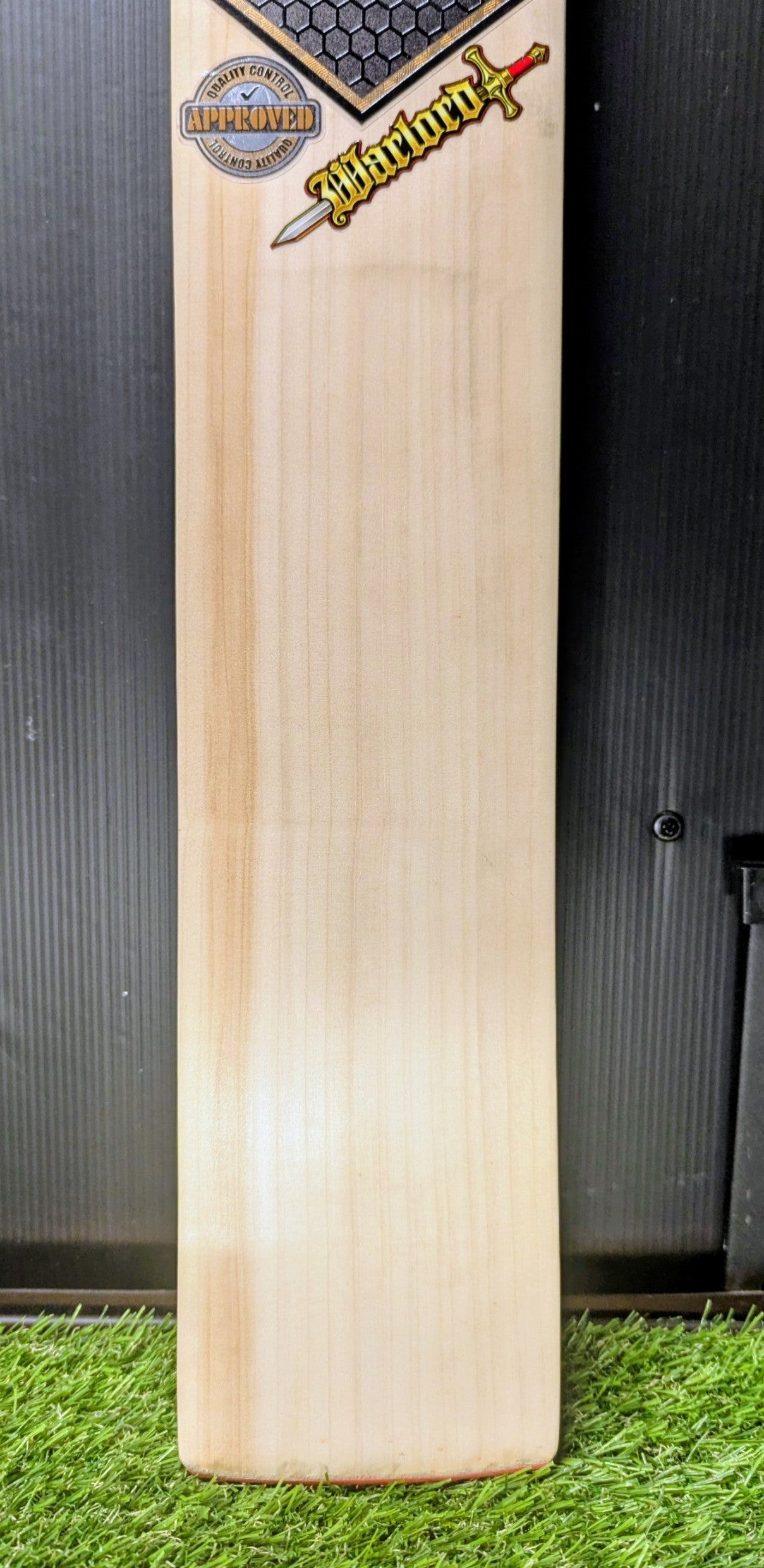 Bullistic Warlord 
Grade 3 English Willow SH
1050g 2.5lbs