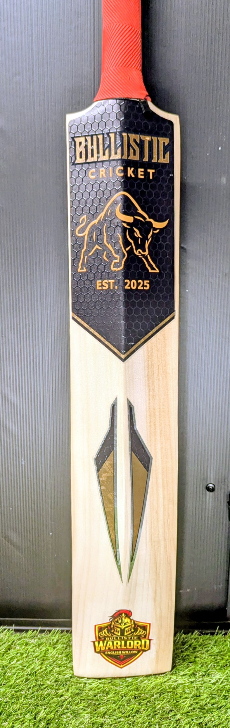 Bullistic Warlord 
Grade 3 English Willow SH
1050g 2.5lbs